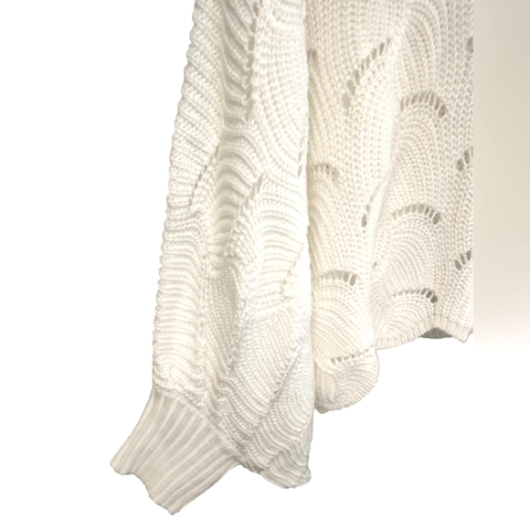 Moon and Madison Cropped Scallop Dolman Sleeves Knit Top Sweater Size S - Picture 3 of 8